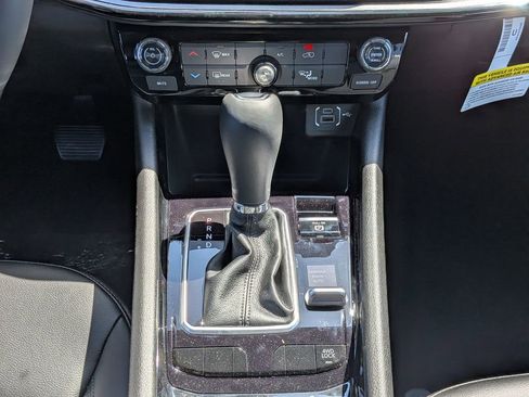 New 2026 Jeep Compass Latitude image 17