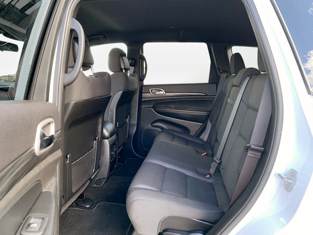 Used 2019 Jeep Grand Cherokee Laredo AWD/4WD image 27
