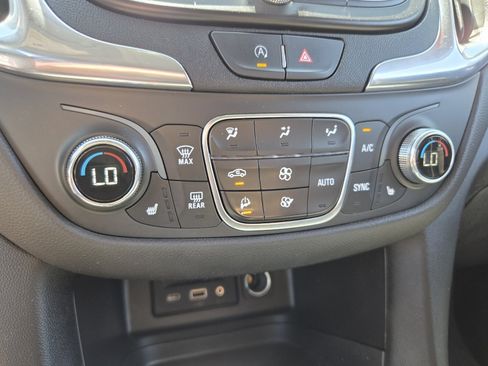 Certified 2024 Chevrolet Equinox LT FWD image 29