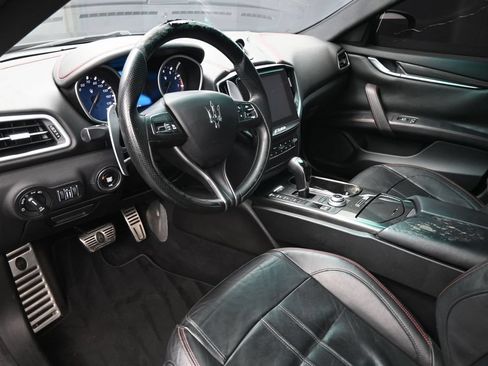 Used 2017 Maserati Ghibli S RWD image 18