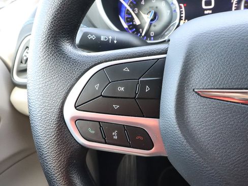 Used 2021 Chrysler Pacifica Touring image 30