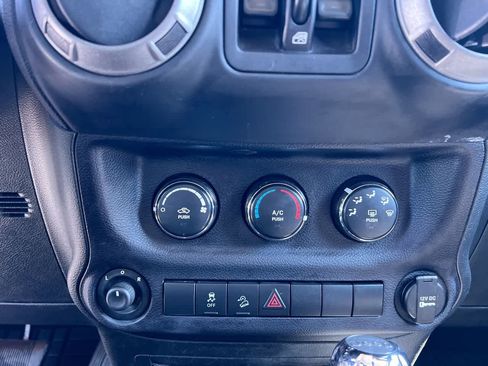 Used 2014 Jeep Wrangler Unlimited Sport w/ Quick Order Package 24S AWD/4WD image 19