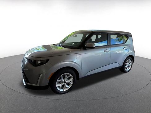 Used 2025 Kia Soul LX w/ LX Technology Package FWD image 7