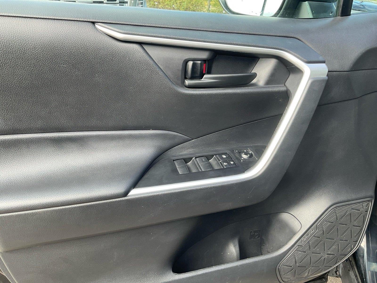 Used 2024 Toyota RAV4 LE AWD/4WD image 16