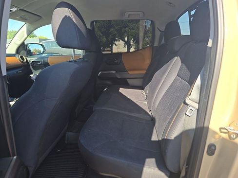 Used 2019 Toyota Tacoma SR5 AWD/4WD image 17