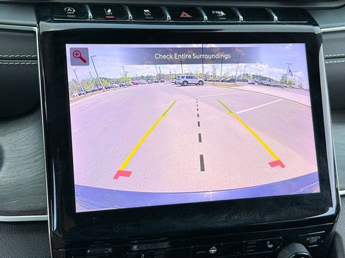 Used 2023 Jeep Grand Cherokee Limited AWD/4WD image 12