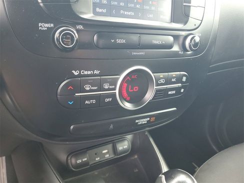 Used 2017 Kia Soul + image 21