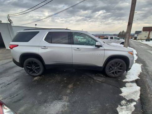Used 2020 Chevrolet Traverse LT image 8