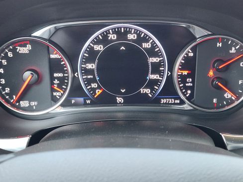 Used 2023 Chevrolet Traverse Premier FWD image 15