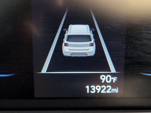 Used 2025 Hyundai Venue SEL FWD image 28