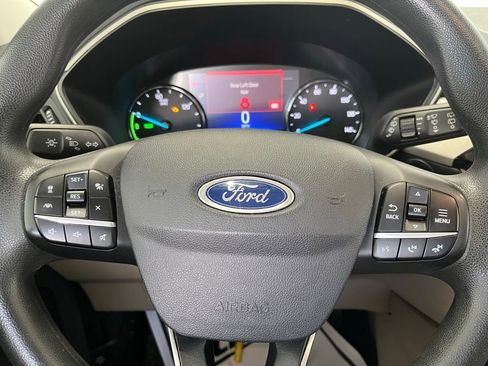 Used 2021 Ford Escape SE image 19