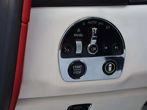Certified 2019 Rolls-Royce Cullinan AWD/4WD image 10