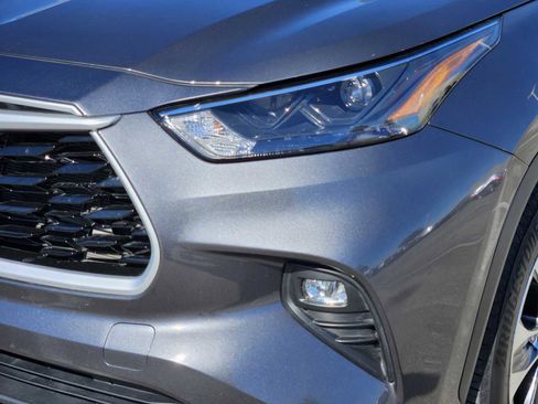 Used 2024 Toyota Highlander XLE image 7