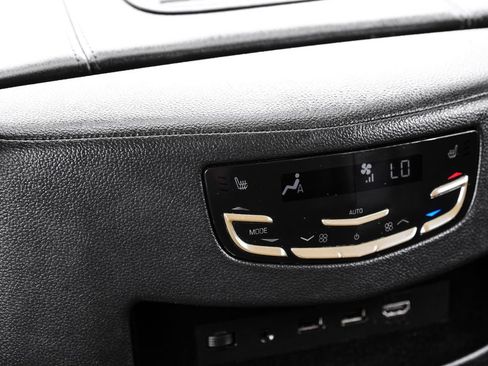 Used 2019 Cadillac Escalade ESV Premium Luxury RWD image 38