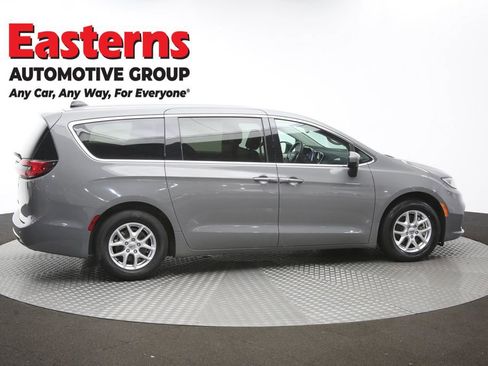 Used 2023 Chrysler Pacifica Touring-L FWD image 46