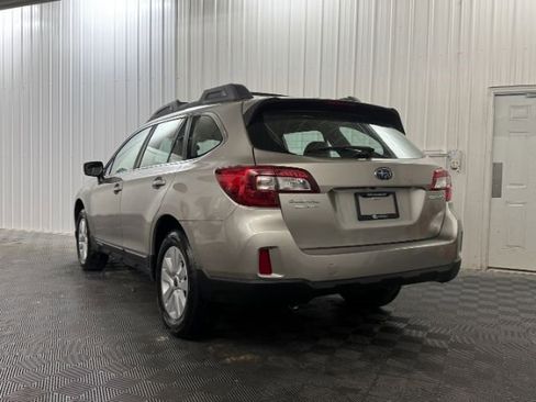 Used 2017 Subaru Outback 2.5i image 3