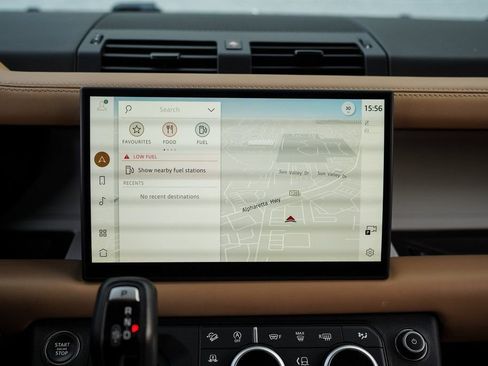 Used 2025 Land Rover Defender 110 S image 30