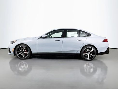 New 2026 BMW 530i xDrive w/ M Sport Package AWD/4WD image 4