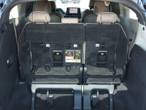 Used 2021 Toyota Sienna XLE AWD/4WD image 18