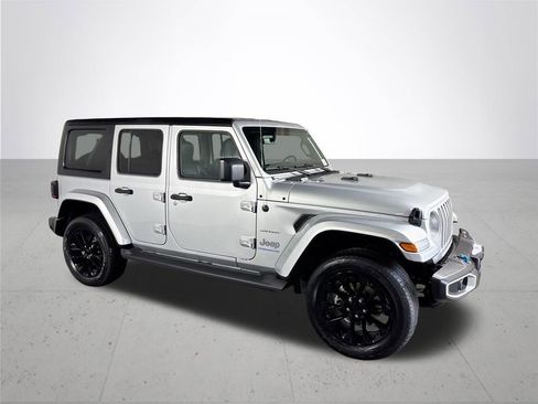 Used 2023 Jeep Wrangler Unlimited Sahara w/ Cold Weather Group AWD/4WD image 4