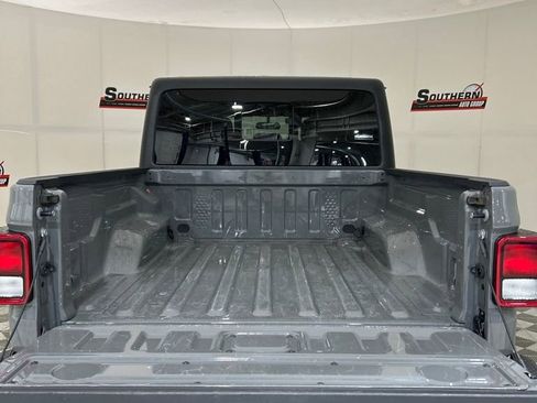 Used 2022 Jeep Gladiator Willys image 5