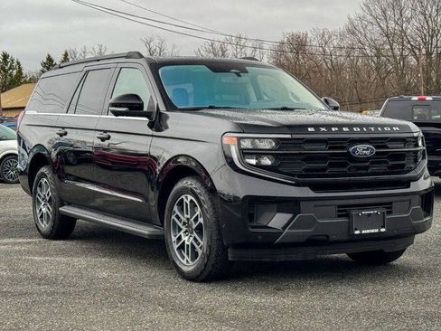 Used 2025 Ford Expedition Max Active AWD/4WD image 1