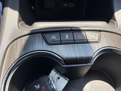 Used 2023 GMC Acadia SLT w/ Preferred Package FWD image 18