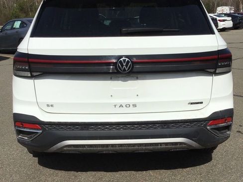 Used 2025 Volkswagen Taos SE image 4