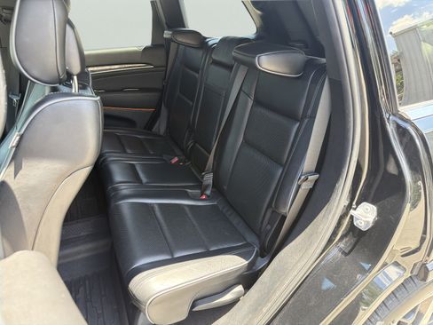 Used 2019 Jeep Grand Cherokee Overland AWD/4WD image 21