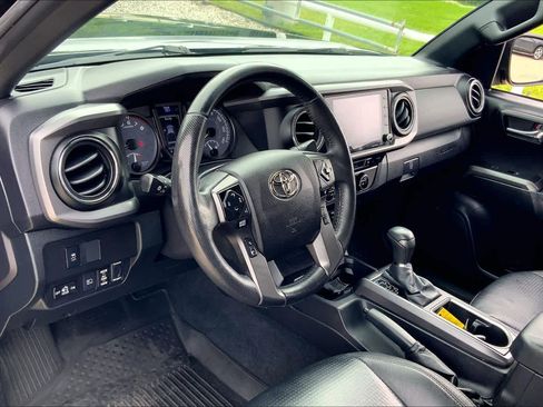 Used 2021 Toyota Tacoma TRD Off-Road w/ TRD Premium Off Road Package image 17