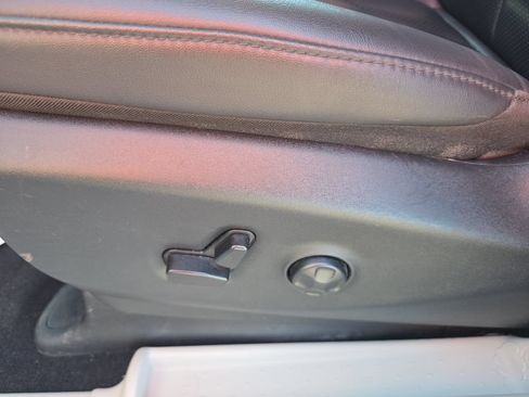 Used 2024 Chrysler Pacifica Touring-L FWD image 13