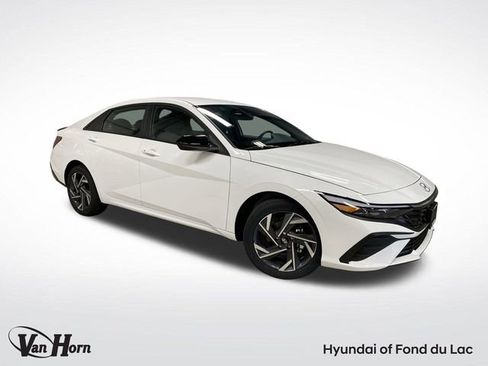 New 2025 Hyundai Elantra SEL image 1