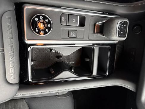 Used 2025 Nissan Pathfinder SV w/ SV Premium Package AWD/4WD image 19