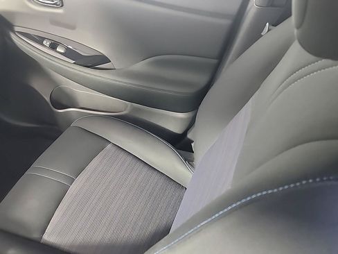 Used 2022 Nissan Leaf SV FWD image 21