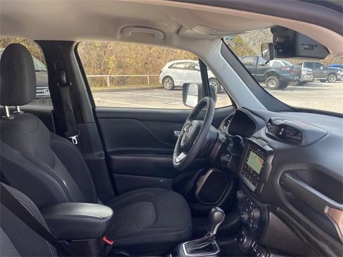 Used 2023 Jeep Renegade Latitude image 11