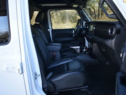 Used 2023 Jeep Wrangler Unlimited Sahara image 17