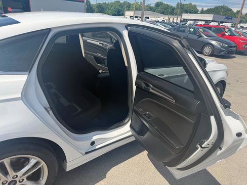 Used 2018 Ford Fusion SE FWD image 13