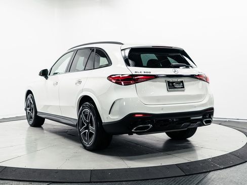 Used 2025 Mercedes-Benz GLC 300 4MATIC image 29