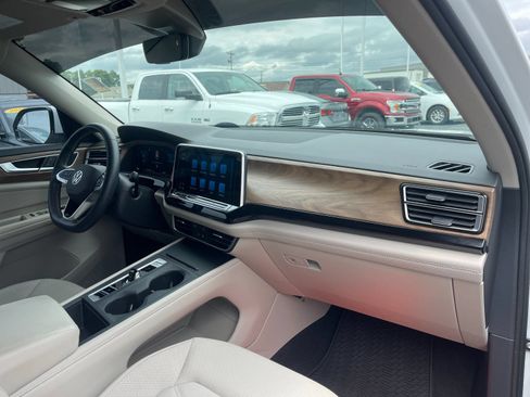 Used 2024 Volkswagen Atlas SE FWD image 19