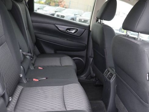 Used 2018 Nissan Rogue SV FWD image 15