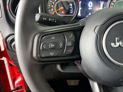 Used 2025 Jeep Wrangler Unlimited Rubicon w/ Convenience Group AWD/4WD image 10
