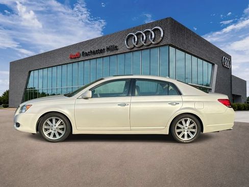 Used 2010 Toyota Avalon Limited FWD image 2