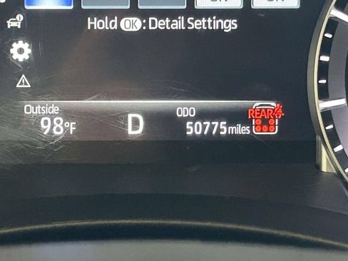 Used 2024 Toyota Highlander XLE FWD image 33