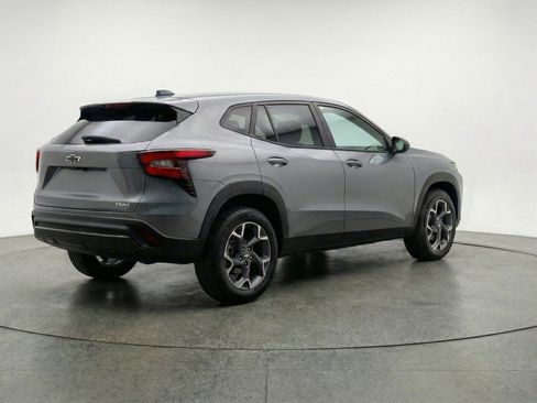 Used 2025 Chevrolet Trax LT image 9