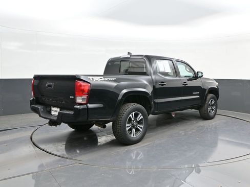 Used 2017 Toyota Tacoma TRD Sport w/ Tow Package image 11