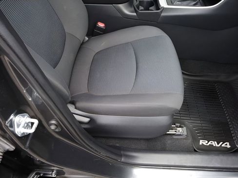 Used 2021 Toyota RAV4 LE image 24