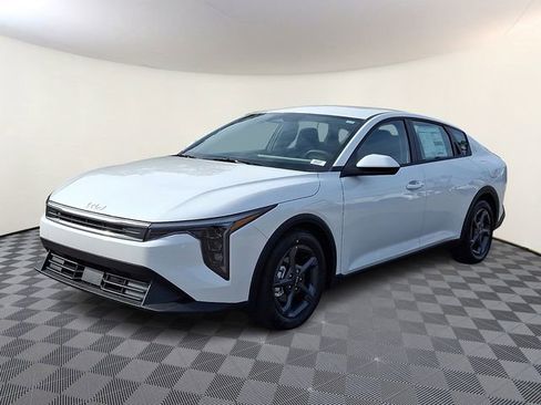 New 2026 Kia K4 LXS image 3