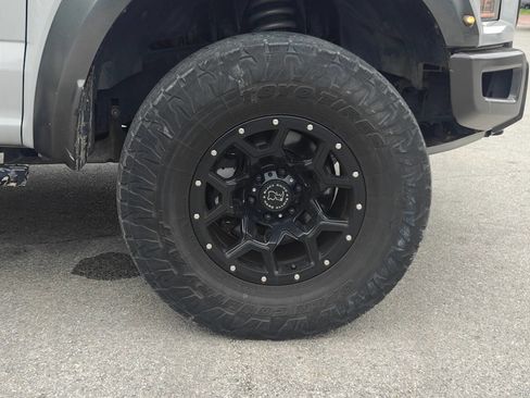 Used 2017 Ford F150 Raptor w/ Equipment Group 802A Luxury AWD/4WD image 31