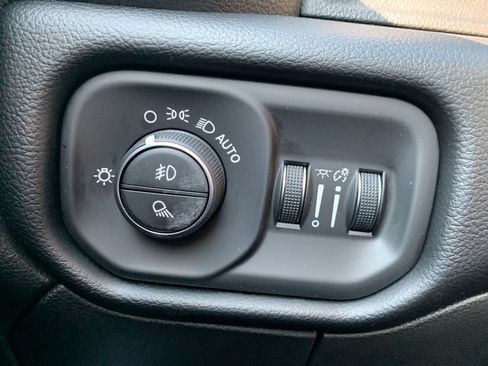 Used 2026 RAM 2500 Laramie AWD/4WD image 22