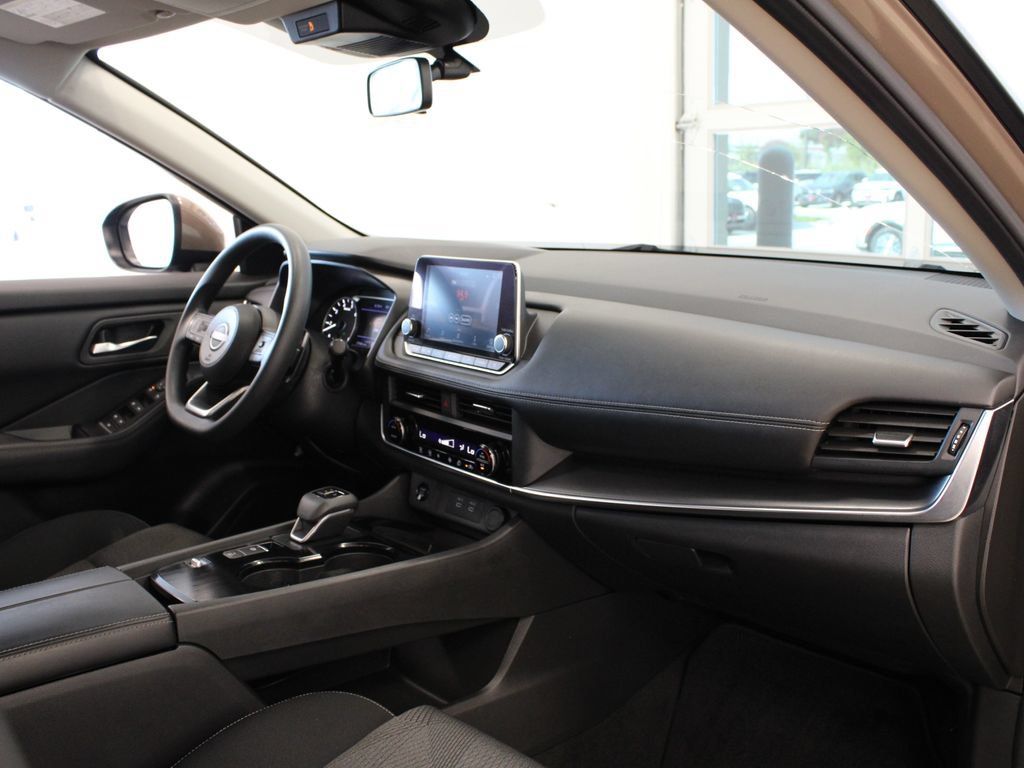 Used 2024 Nissan Rogue SV FWD image 16